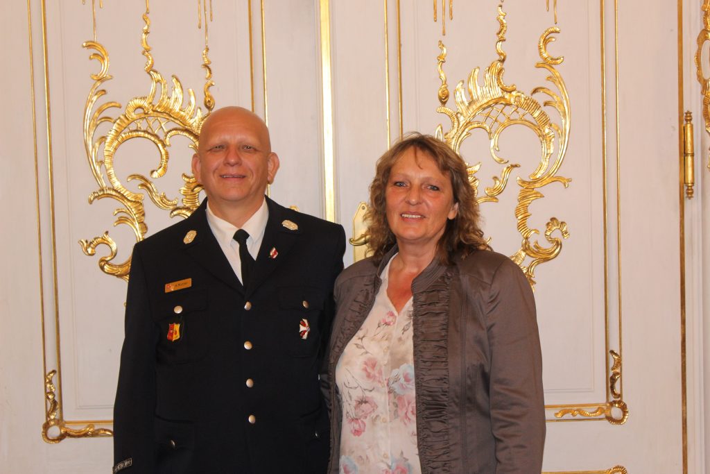 1. Kommandant Herr Helmut Motzer gemeinsam mit seiner Partnerin Frau Beatrix Pflanz
